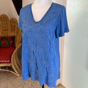 KARYN SEO Anthropologie Blue Embroidered Swing Top! Short Sleeves. V Neck